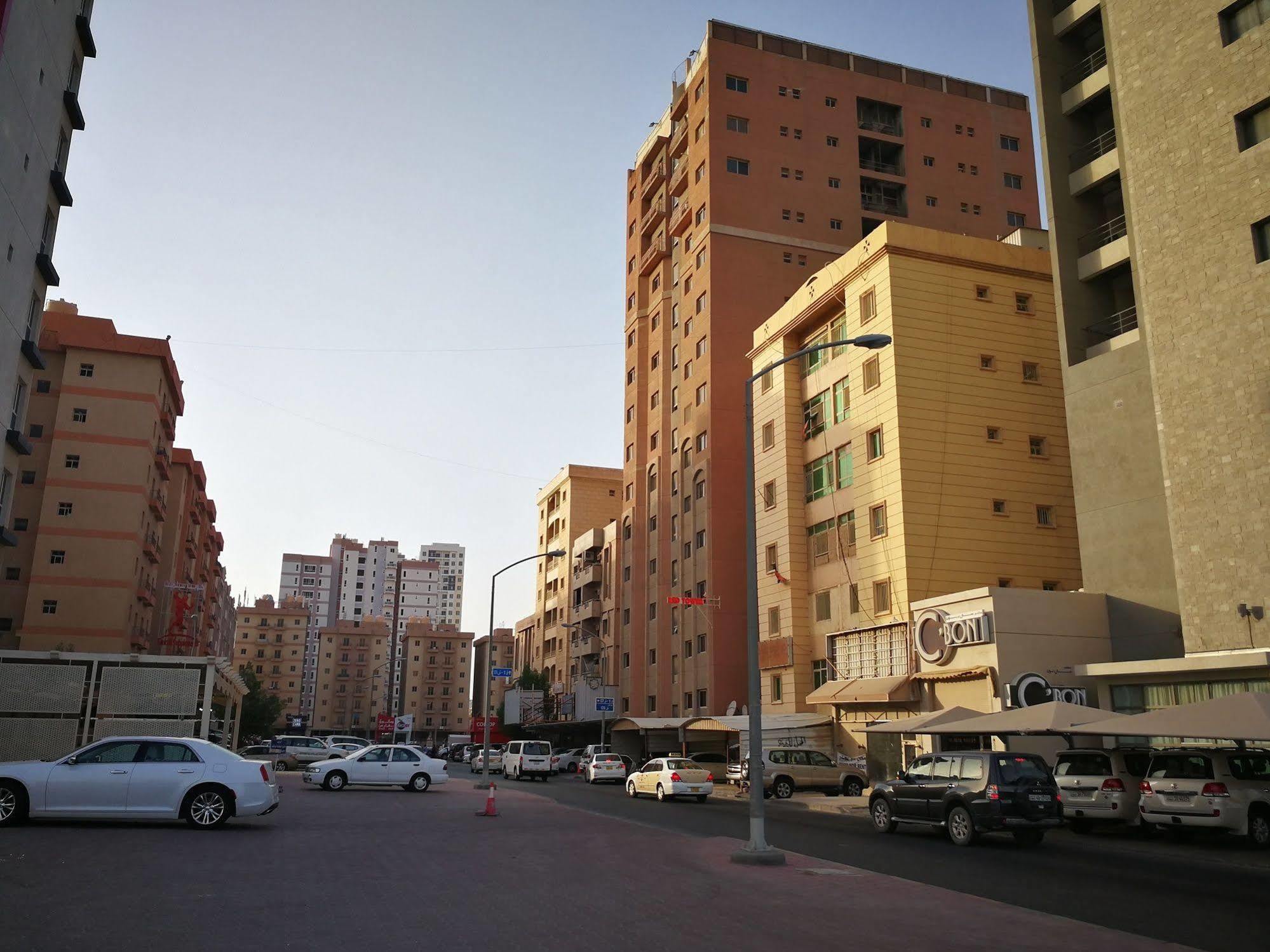 Red Tower Furnished Apartments Mahboula Bagian luar foto